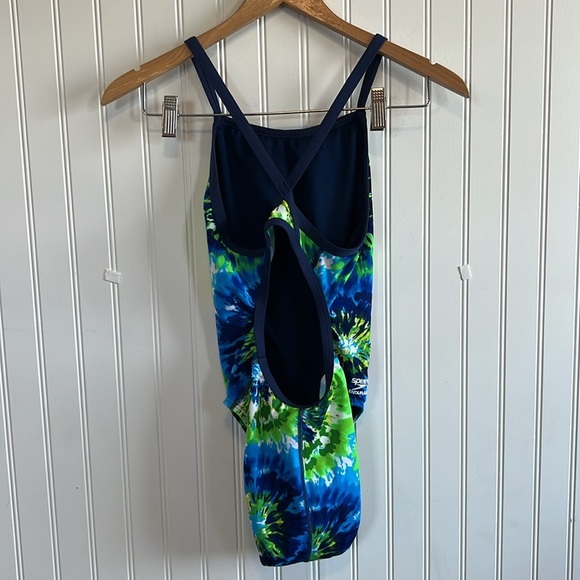 Vibrant Tie-Dye Swimsuit Speedo Endurance one piece - Picture 4 of 8